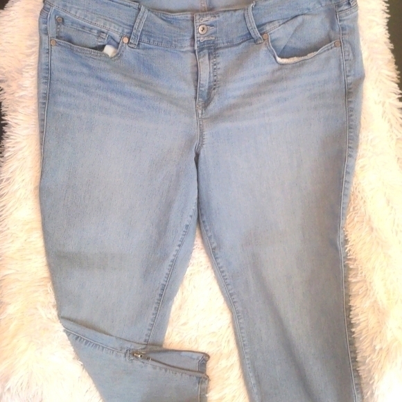 ✨ Torrid ✨ Jegging Jeans - Like New - Size 22 - Picture 3 of 13